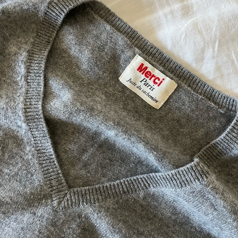 Merci Paris Heather Gray Cashmere V-Neck Pullover Sweater - Picture 2 of 3